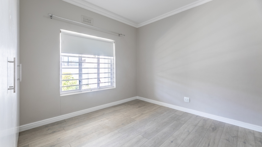 To Let 4 Bedroom Property for Rent in Bloubergstrand Western Cape